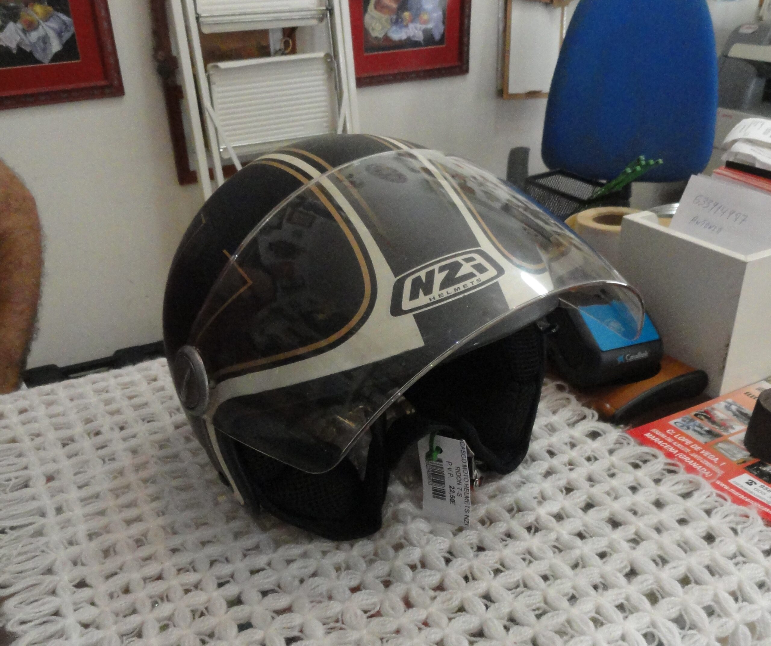 CASCO MOTO HELMETS NZI RIDON, BUEN ESTADO, DISPONIBLES DOS UNIDADES TALLA S Y XS, PVP 22.50€, PRECIO INDIVIDUAL